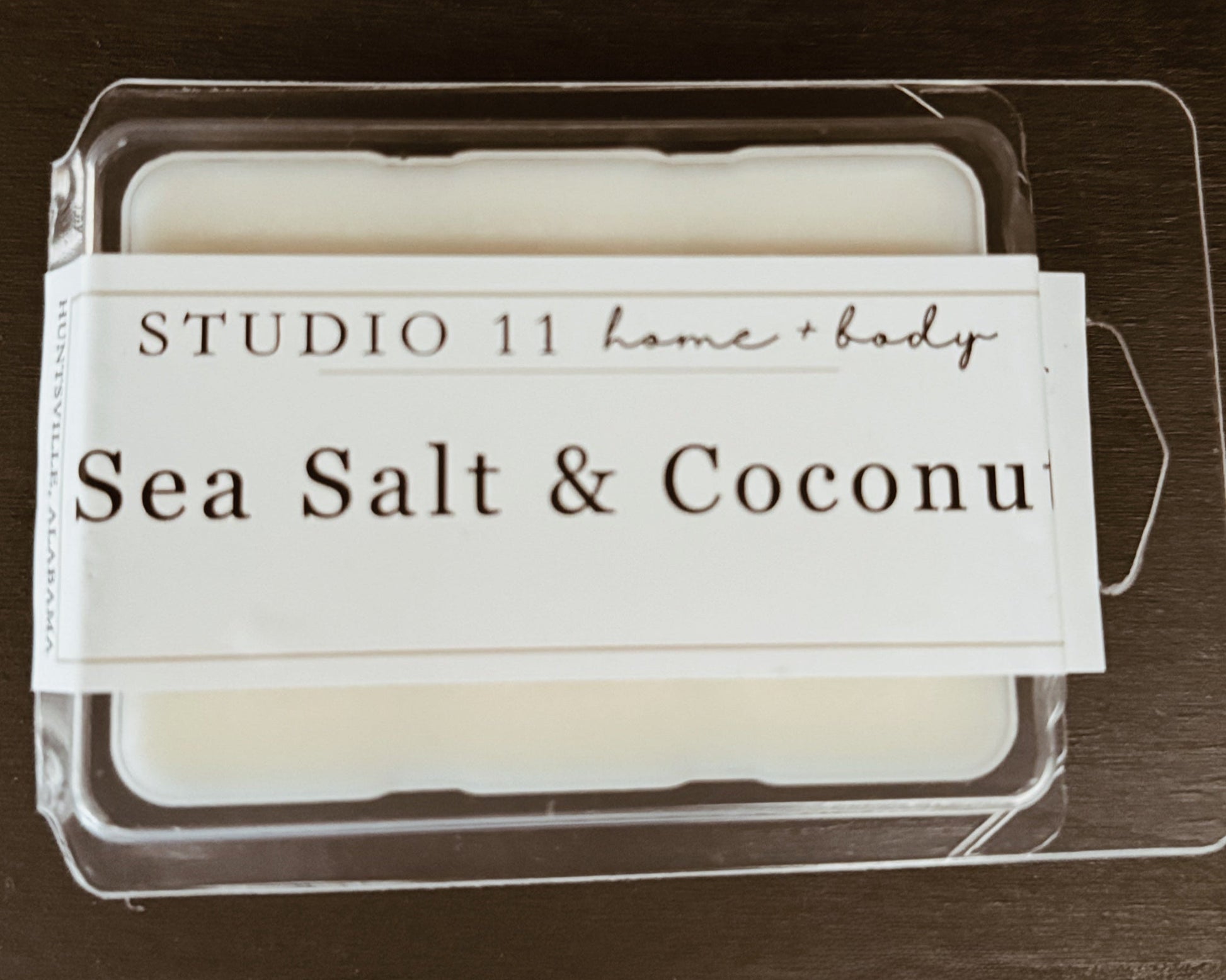 Beach-inspired fragrance in convenient melt form. Six pure soy cubes featuring our popular sea salt and coconut blend. Hand Poured by Studio 11 Huntsville AL