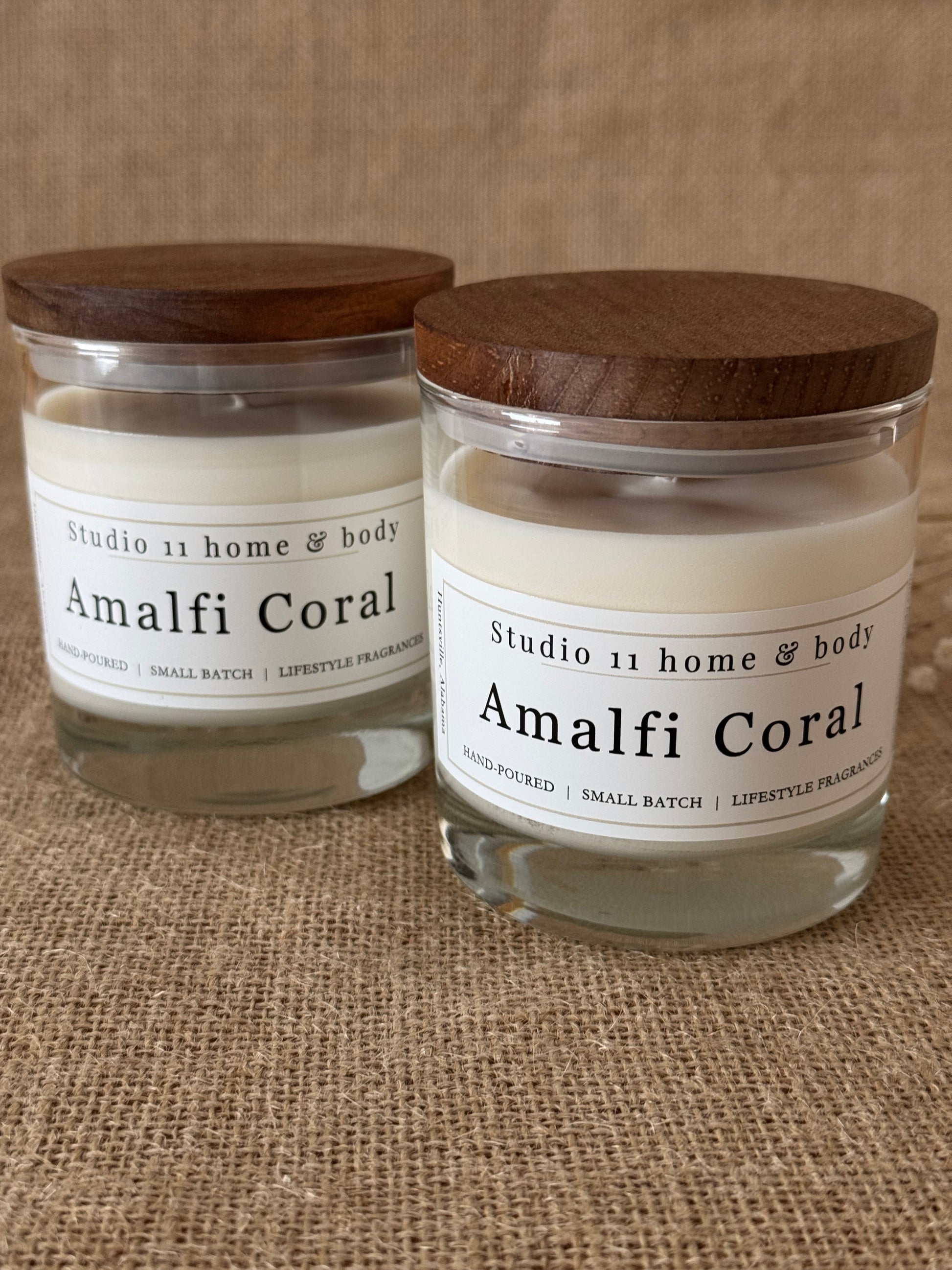 Bright notes of citrus open the scent with a fresh, airy lift, while subtle marine accords create a clean, ocean-inspired feel. As it settles, deeper notes of moss and soft woods emerge, adding warmth and depth that lingers beautifully in the air.