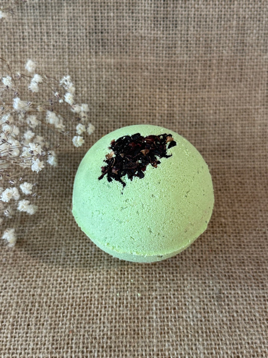 Escape to bright, tropical calm with our Coconut Lime Bath Bomb, a refreshing citrus-coconut soak designed to turn an ordinary bath into a luxurious self-care ritual. As this XL bath bomb fizzes into warm water, the fragrance of creamy coconut and freshly squeezed lime fills the air—crisp, sunlit, and effortlessly uplifting, like a tropical breeze drifting through warm island air.