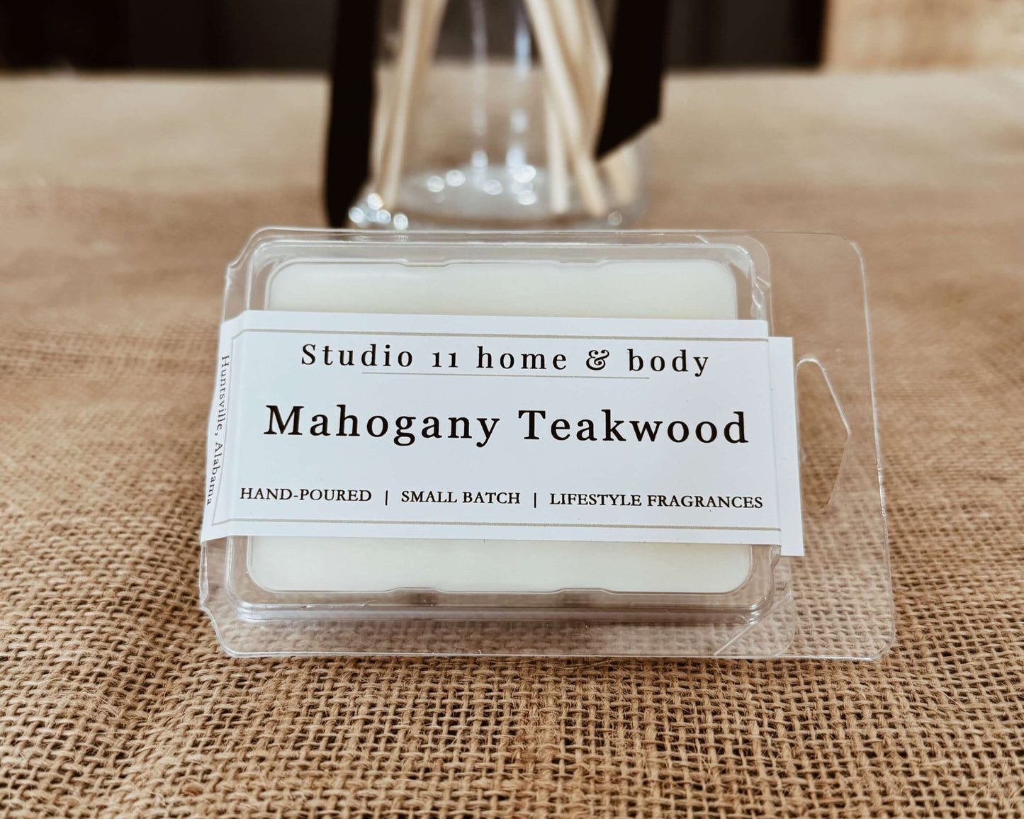 Experience our signature mahogany teakwood scent in convenient melt form. Six cubes of pure soy wax infused with premium fragrance oils for flameless fragrance. Hand Poured at Studio 11 Huntsville AL
