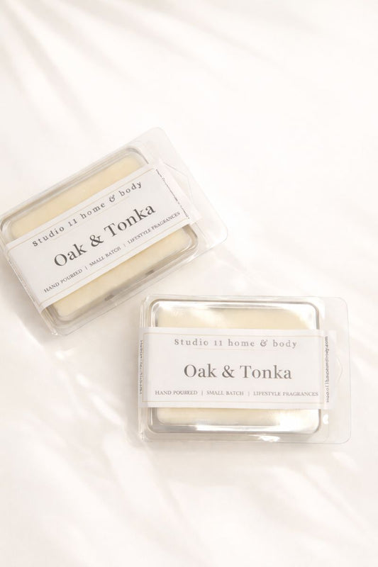Oak & Tonka is a warm, earthy fragrance that blends fresh oakmoss with smooth amber and soft tonka bean. Bright green notes open the scent, followed by a grounded, resinous heart that feels clean, cozy, and balanced. The finish is gently sweet and wood-toned, creating depth without heaviness.

Best enjoyed during bath time or an evening wind-down, when the scent adds warmth and a calm, spa-like atmosphere.