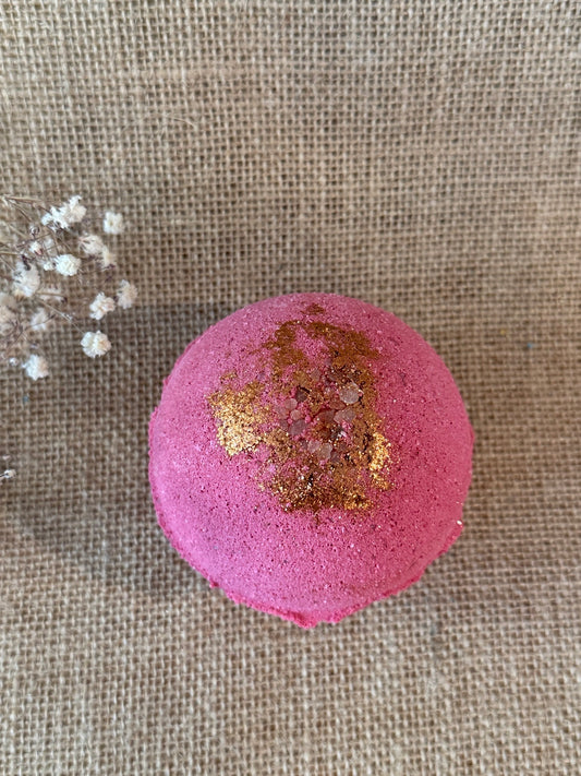 our Seaside Samba Bath Bomb, a luminous ocean-inspired soak where soft sea salt and delicate orchid bloom together in the warm steam of the bath. As this XL bath bomb fizzes into the water, airy marine notes blend with gentle florals to create a fragrance that feels fresh, clean, and beautifully refined—like warm coastal breezes drifting across sunlit shores.

Handcrafted with skin-loving ingredients, this luxury bath bomb combines baking soda, kaolin clay, colloidal oatmeal, and fine pink Himalayan salt