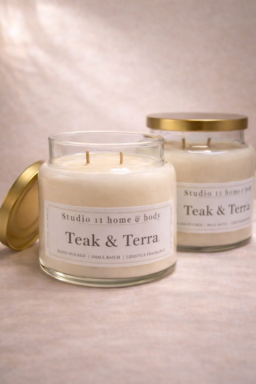 Teak & Terra is a rich, grounding candle that blends deep teakwood with smooth oud and subtle herbaceous greens. Soft notes of spiced tobacco leaf add warmth and depth, creating a refined, wood-forward fragrance that feels calm, balanced, and quietly luxurious.

Hand-poured in small batches using 100% soy wax and clean, non-toxic fragrance oils, this candle delivers a slow, even burn with a smooth, lingering scent throw. Teak & Terra is ideal for those drawn to earthy, masculine, or unisex home fragrances t